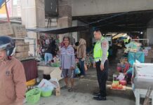 Sat Lantas Polres Pasangkayu Sambangi Warga, Edukasi Tertib Berlalu Lintas Demi Keselamatan Bersama.