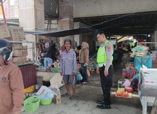 Sat Lantas Polres Pasangkayu Sambangi Warga, Edukasi Tertib Berlalu Lintas Demi Keselamatan Bersama.