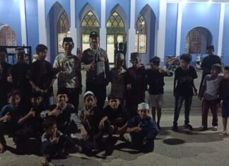 Bhabinkamtibmas Polsek Sarudu Amankan dan Pantau Ibadah Shalat Tarawih, Sampaikan Pesan Kamtibmas kepada Jamaah