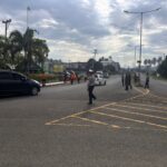 Personel Pos Terpadu Bundaran Smart Pasangkayu Atur Arus Lalu Lintas, Pastikan Mudik Aman dan Lancar