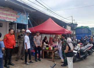 Patroli Sore Pos Terpadu Bundaran Smart Pasangkayu Amankan Penjualan Takjil dan Arus Lalu Lintas