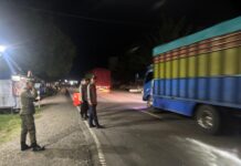 Personel Pos Pam Sarjo Gelar Patroli Malam, Pastikan Situasi Kamtibmas Tetap Aman