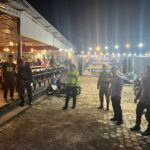 Personel Pos Pam Sarjo Gelar Patroli Malam Hari, Wujudkan Situasi Aman dan Kondusif di Wilayah Operasi Ketupat Marano 2026