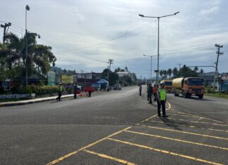 Antisipasi Kepadatan Arus Kendaraan, Personel Pos Terpadu Bundaran Smart Pasangkayu Laksanakan Gatur Pagi