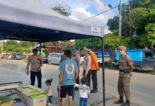 Jaga Keamanan Ramadan, Personel Pos Terpadu Bundaran Smart Pasangkayu Patroli di Pusat Takjil