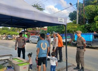 Jaga Keamanan Ramadan, Personel Pos Terpadu Bundaran Smart Pasangkayu Patroli di Pusat Takjil
