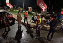 Polisi Turun Malam Hari, Pos Terpadu Bundaran Smart Pasangkayu Pastikan Situasi Tetap Aman