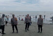 Pasca Idul Fitri 1447 H, Kapolsek Sarudu Bersama Personelnya Intensifkan Pengamanan Objek Wisata Pantai Barat