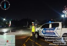 Hujan Tak Surutkan Semangat, Satlantas Polres Pasangkayu Tetap Laksanakan Blue Light Patrol Demi Keamanan Warga