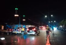 Satlantas Polres Pasangkayu Intensifkan Pengamanan Lalu Lintas di Tengah Hujan, HUT Pasangkayu ke-23 Berjalan Aman dan Lancar