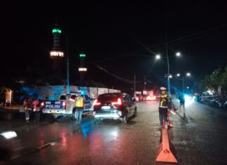 Satlantas Polres Pasangkayu Intensifkan Pengamanan Lalu Lintas di Tengah Hujan, HUT Pasangkayu ke-23 Berjalan Aman dan Lancar