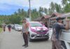 Bhabinkamtibmas Polsek Bambalamotu Amankan dan Atur Lalin Iringan Pengantin di Desa Kalola