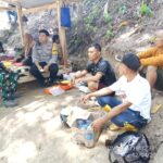 Bhabinkamtibmas Polsek Bambalamotu Lakukan Pemantauan Objek Wisata Batu Alam Kalukunangka