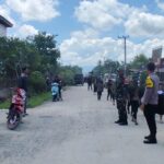 Polisi Hadir di Tengah Duka, Bhabinkamtibmas Baras Antar Warga ke Pemakaman