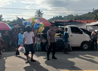 Bhabinkamtibmas Bambalamotu Sigap Amankan Pasar Tradisional, Lalu Lintas Lancar dan Warga Nyaman
