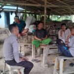 Jelang May Day, Bhabinkamtibmas Aktif Sambangi Warga dan Perkuat Kamtibmas di Desa Ako