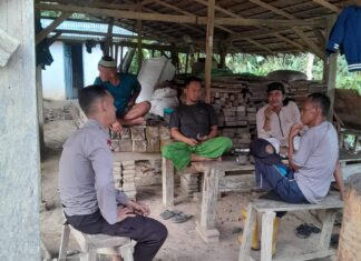 Jelang May Day, Bhabinkamtibmas Aktif Sambangi Warga dan Perkuat Kamtibmas di Desa Ako