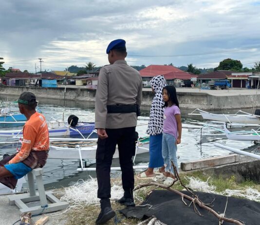 Sat Polairud Polres Pasangkayu Intensifkan Patroli Sambang, Ajak Masyarakat Pesisir Jaga Kamtibmas dan Kebersihan Laut