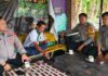 Polisi Sambangi Warga di Tikke Raya, Sampaikan Himbauan Kamtibmas Secara Humanis