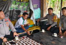 Polisi Sambangi Warga di Tikke Raya, Sampaikan Himbauan Kamtibmas Secara Humanis