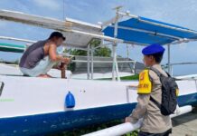 Sat Polairud Polres Pasangkayu Ajak Nelayan Jaga Kamtibmas Dan Kebersihan Pesisir