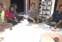 Sambang Humanis Bhabinkamtibmas, Polisi Ajak Gapoktan Mata Air Tomogo Group Jaga Situasi Tetap Kondusif