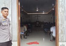 Bhabinkamtibmas Polsek Bambalamotu Hadir Beri Rasa Aman, Ibadah Minggu di Gereja BK Korps Tosonde Berjalan Khidmat