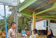 Jaga Kedekatan dengan Warga, Bhabinkamtibmas Sambangi Warga Dusun Latansa Sampaikan Himbauan Kamtibmas