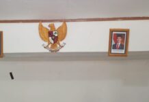 Bhabinkamtibmas Kawal Penyaluran Bantuan Pangan di Desa Bukit Harapan, Pastikan Tepat Sasaran dan Aman