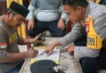 Bhabinkamtibmas Polsek Pasangkayu Berhasil Redam Perselisihan Rekan Kerja, Mediasi Berakhir Damai