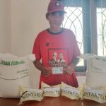 Bhabinkamtibmas Kawal Penyaluran Bantuan Pangan di Kalukunangka, Warga Terima Beras dan Minyak Goreng Tahun 2026