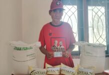 Bhabinkamtibmas Kawal Penyaluran Bantuan Pangan di Kalukunangka, Warga Terima Beras dan Minyak Goreng Tahun 2026