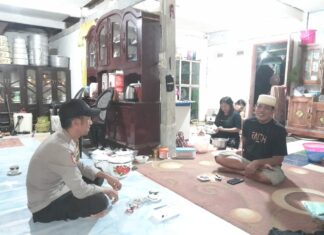 Bhabinkamtibmas Polsek Pasangkayu Sambangi Korban Copet di Jalan Trans Sulawesi,