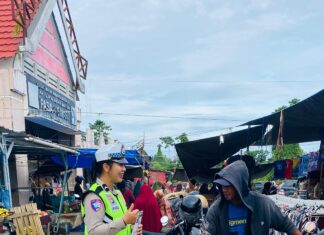 Unit Kamsel Satlantas Polres Pasangkayu Gencar Sosialisasi Tertib Berlalu Lintas di Pusat Keramaian