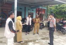 Polri Peduli Pendidikan, Bhabinkamtibmas Sambang Sekolah di Desa Randomayang
