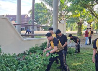 Sambut Hari Raya Idul Adha, Personel Polres Pasangkayu Gelar Kurvei Bersihkan Mako