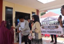Polres Pasangkayu Sembelih 8 Ekor Sapi Qurban, 250 Kupon Dibagikan Kepada Masyarakat