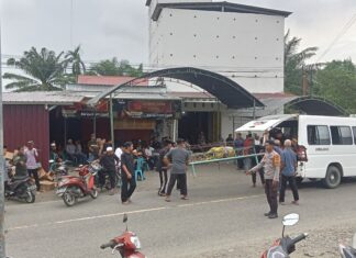 Bhabinkamtibmas Polsek Bambalamotu Melayat ke Rumah Duka, Wujud Kepedulian Polri kepada Masyarakat