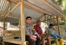 Dekat dengan Warga, Bhabinkamtibmas Sambangi Dusun Bambatunu dan Ajak Masyarakat Jaga Kamtibmas