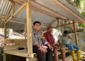 Dekat dengan Warga, Bhabinkamtibmas Sambangi Dusun Bambatunu dan Ajak Masyarakat Jaga Kamtibmas