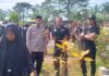 Tunjukkan Empati, Bhabinkamtibmas Polsek Baras Melayat Warga yang Berduka di Desa Karave