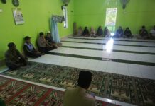 Humanis! Bhabinkamtibmas Sambangi Warga di Musholla Desa Karave, Perkuat Silaturahmi dan Jaga Kamtibmas