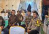 Polisi Hadir di Tengah Kebahagiaan Warga, Bhabinkamtibmas Amankan Pesta Pernikahan di Dapurang