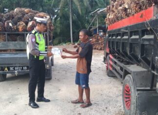 Satlantas Polres Pasangkayu Gencarkan Sosialisasi Keselamatan, Sopir Truk Sawit Diajak Tertib Muatan dan Cegah ODOL