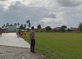 Bhabinkamtibmas Amankan Turnamen Sepak Bola Piala Kecamatan U-40, Semarakkan HUT ke-23 Kabupaten Pasangkayu