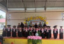 Bhabinkamtibmas Hadiri Penamatan TK Dharma Pertiwi Lilimori, Wujud Kepedulian Polri pada Generasi Penerus Bangsa