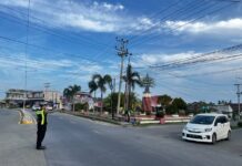 Personel Sat Lantas Polres Pasangkayu Laksanakan Commander Wish, Wujudkan Kelancaran dan Keselamatan Lalu Lintas Pagi Hari