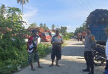 Bhabinkamtibmas Polsek Bambalamotu Sambang Dan Monitoring Lingkungan Pabrik PT. Toscano Indah Pratama