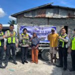 Sat Lantas Polres Pasangkayu Distribusikan Air Bersih kepada Warga Terdampak Kemarau