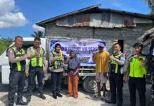 Sat Lantas Polres Pasangkayu Distribusikan Air Bersih kepada Warga Terdampak Kemarau